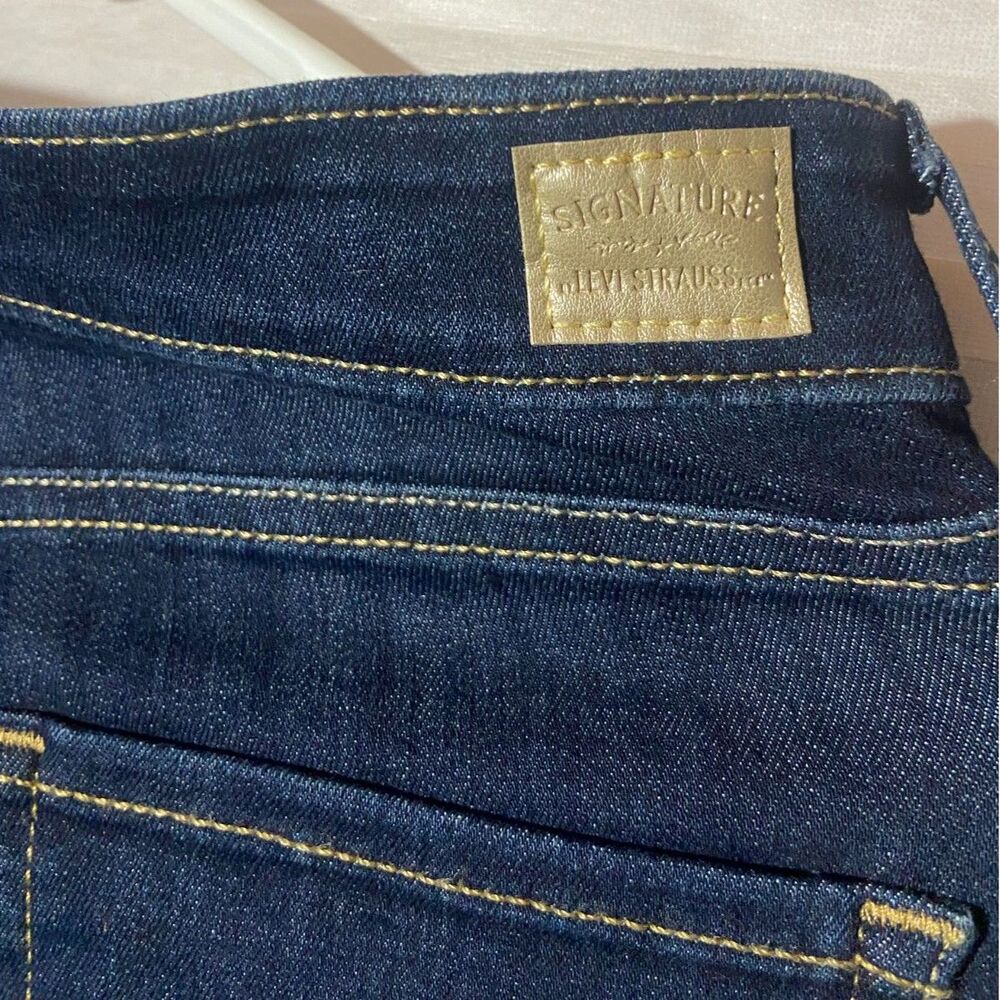 Signature Levi Strauss &co modern slim cuffed size 6-W28 Dark Wash Look GREAT! - Picture 6 of 6